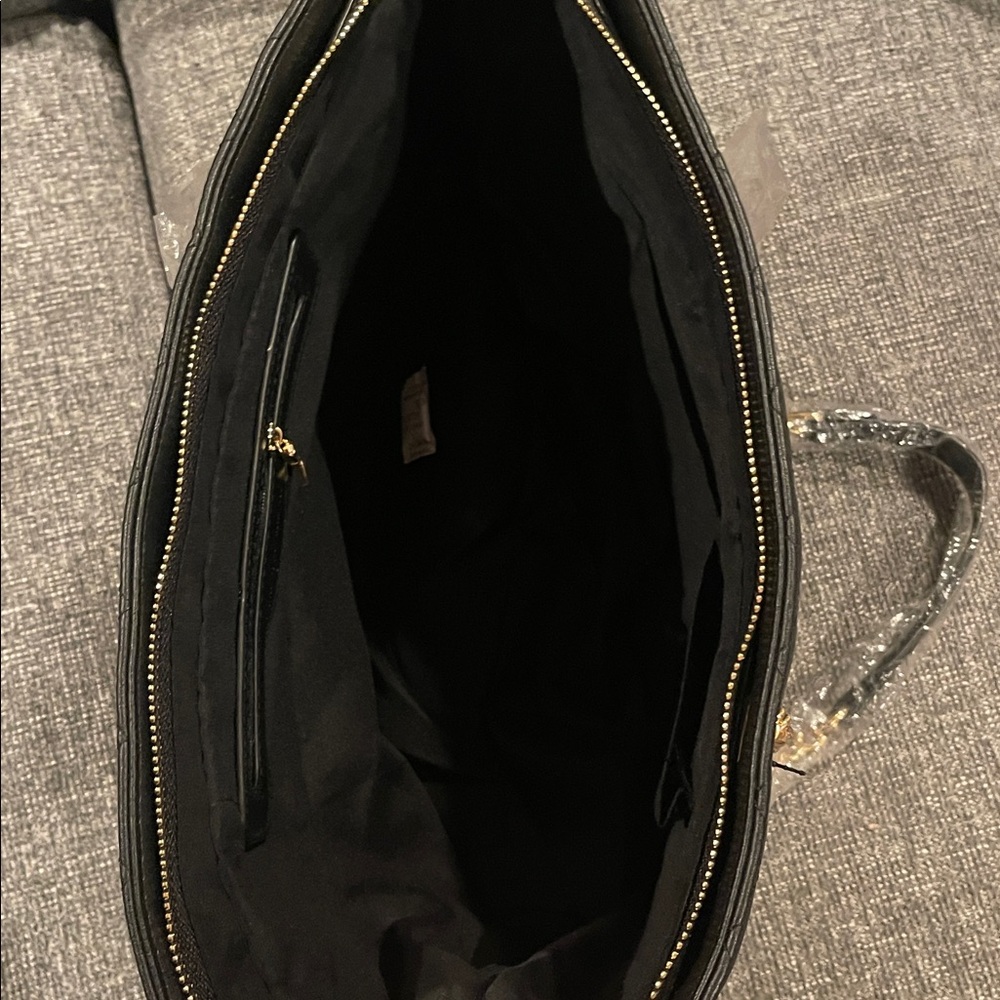 Elegant Badgley Mischka Quilted chain strap Tote Bag with Gold Accents. NWT. - Picture 5 of 6